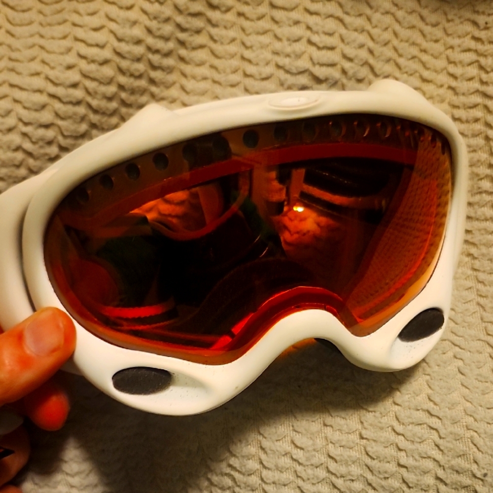 White Ski Goggles with Red Lens - Picture 2 of 4